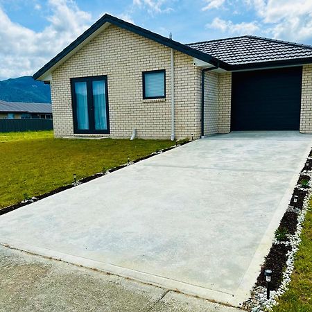 Holiday Home In Beautiful Te Anau Exterior photo